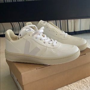 VEJA V-10 LOW-TOP SNEAKERS
